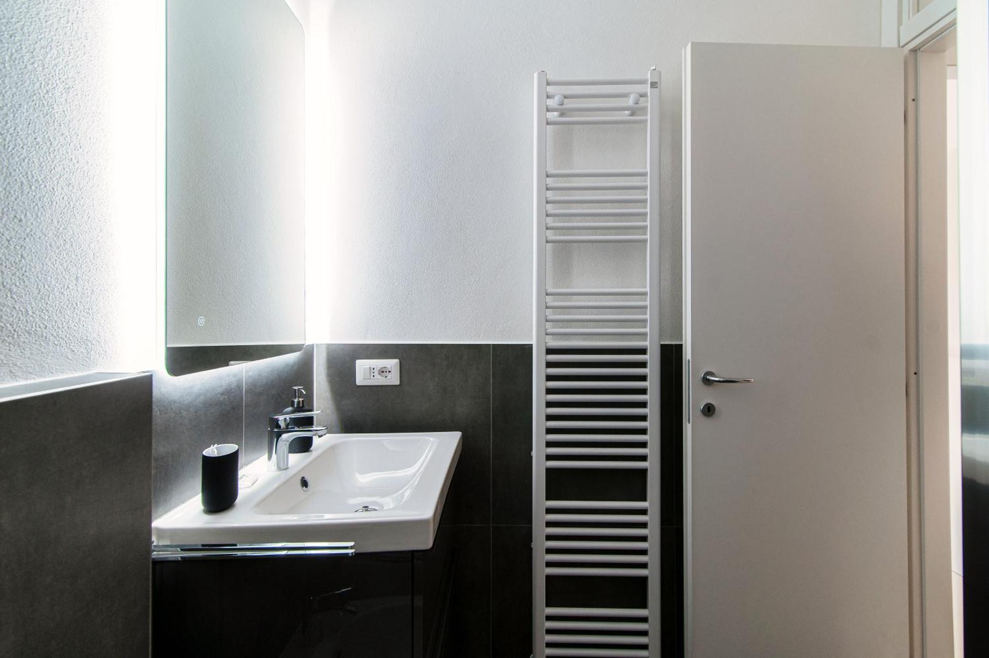 Giuliny Lovely Flat - The House Of Travelers Como Exterior foto